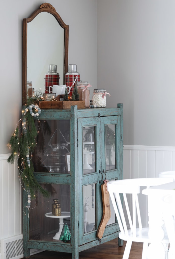 Christmas at Bayberry House - Holiday Home Tour with color Christmas Decoration ideas. #christmas #holiday #home #decor #decorations #christmastree
