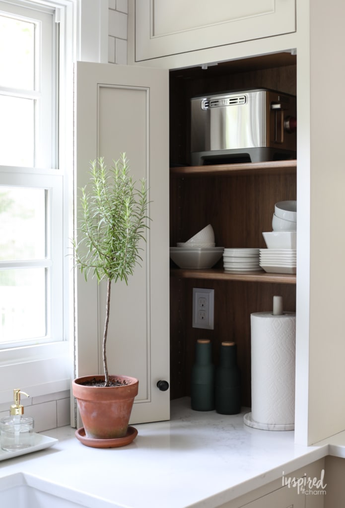 Bayberry Kitchen Remodel Reveal - Kitchen Makeover Kitchen Design #kitchen #makeover #remodel #traditional #modern #country #design #decorating