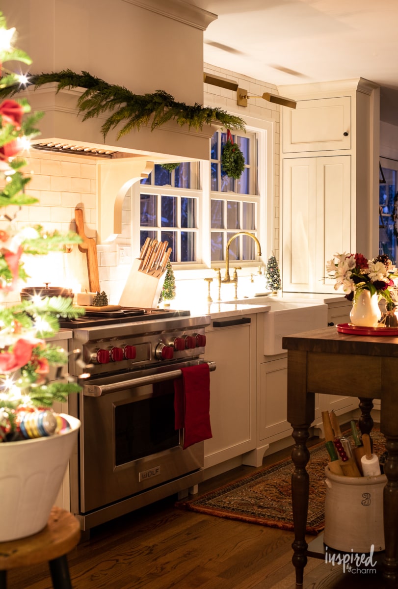 Christmas Nights at Bayberry House #christmas #decor #christmaslights #lights #holiday #decorating #ideas #home #hometour