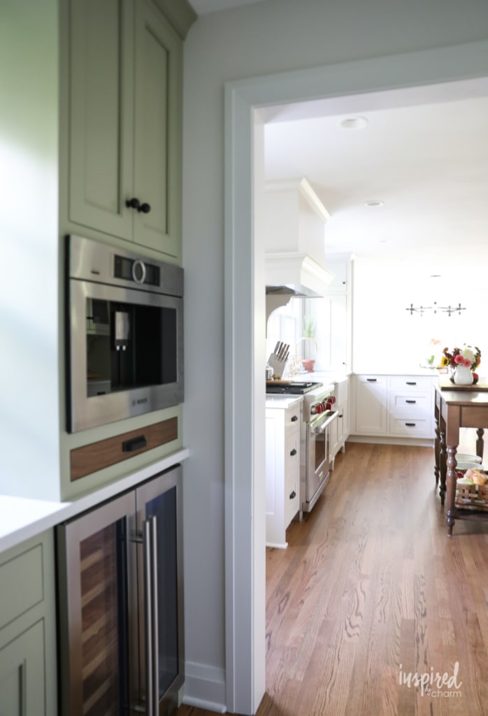 Bayberry Kitchen Remodel Reveal - Kitchen Makeover Kitchen Design #kitchen #makeover #remodel #traditional #modern #country #design #decorating