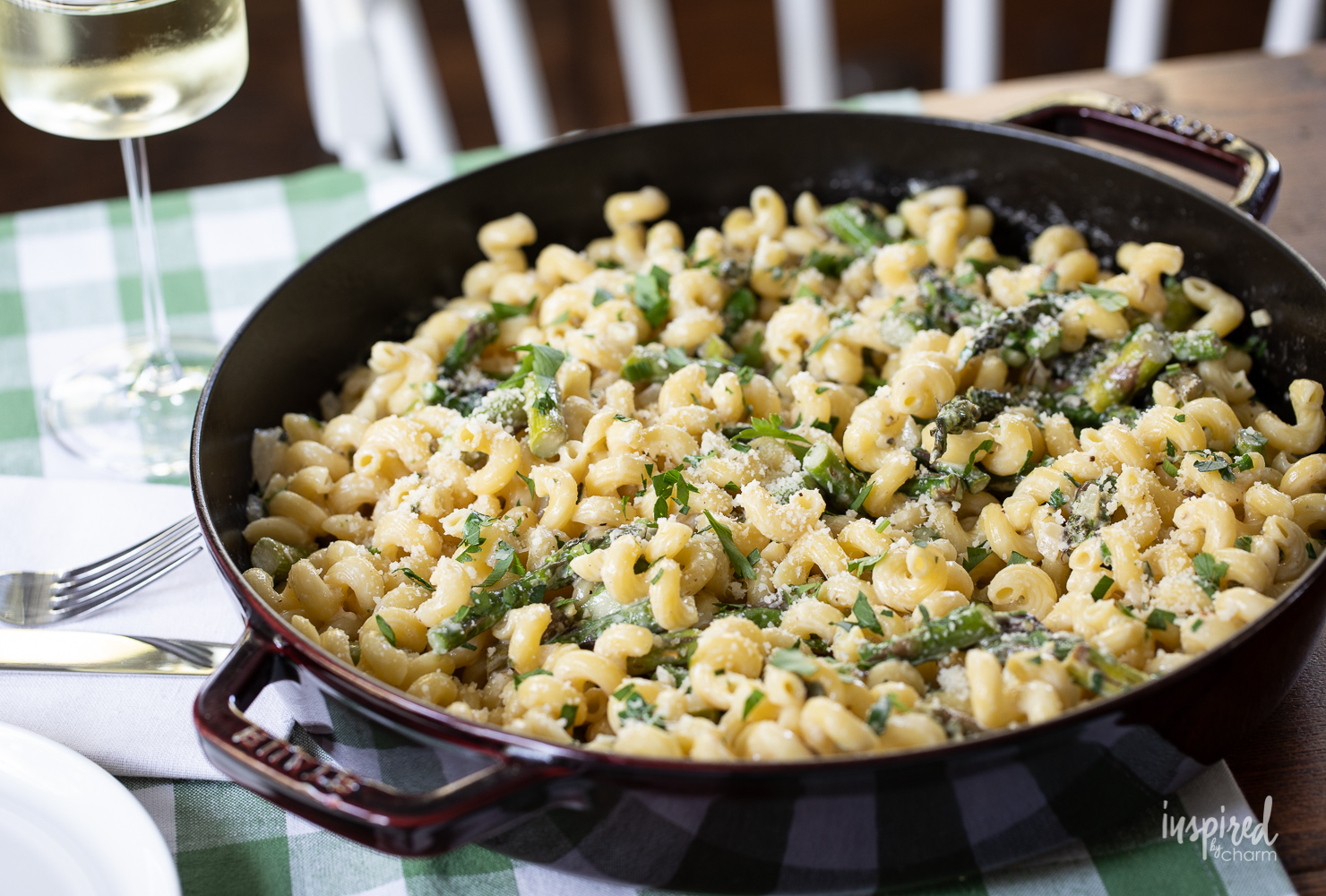 lemon asparagus pasta in pan.