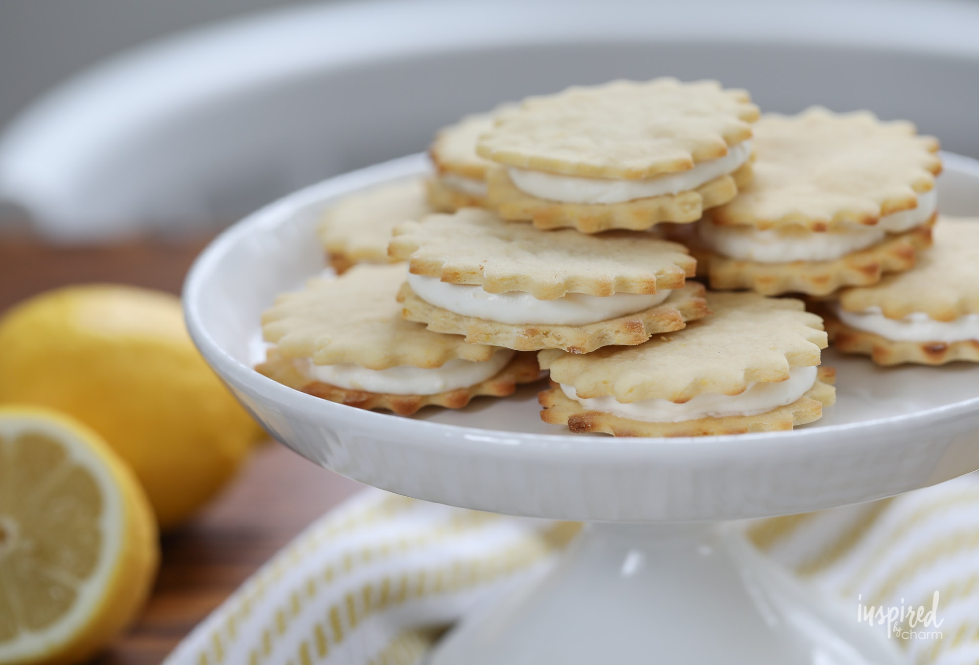 Delicious Lemon Sandwich Cookie with Lemon Cream Filling #lemon #cream #sandwich #cookie #recipe #dessert