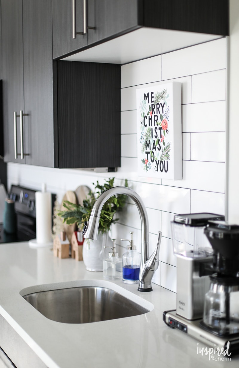 Apartment Kitchen Christmas Decor Ideas
