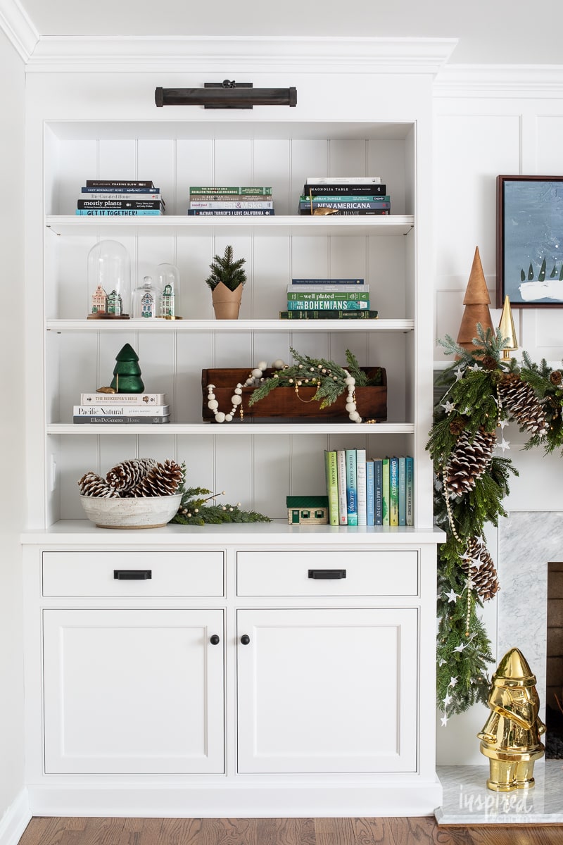 Living Room Christmas Mantel Decor #livingroom #mantel #christmas #fireplace #holiday #decor #bookshelf #bookcase #garland