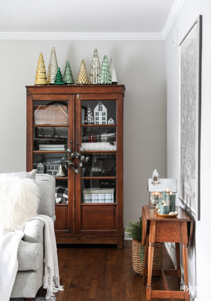 Christmas at Bayberry House - Holiday Home Tour with color Christmas Decoration ideas. #christmas #holiday #home #decor #decorations #christmastree