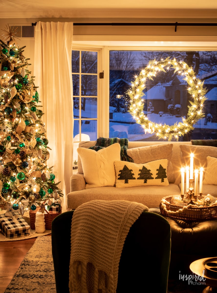 Christmas Nights at Bayberry House #christmas #decor #christmaslights #lights #holiday #decorating #ideas #home #hometour