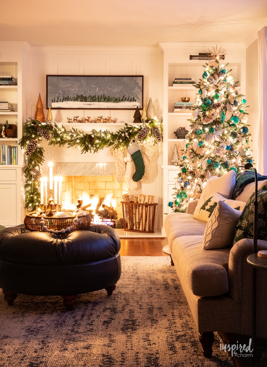 Christmas Nights at Bayberry House #christmas #decor #christmaslights #lights #holiday #decorating #ideas #home #hometour
