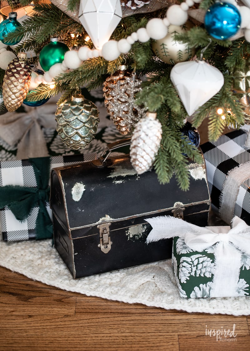 Blue, Green, and White Living Room Christmas Tree #christmastree #christmas #holiday #tree #decor #decorating #livingroom #christmasdecor