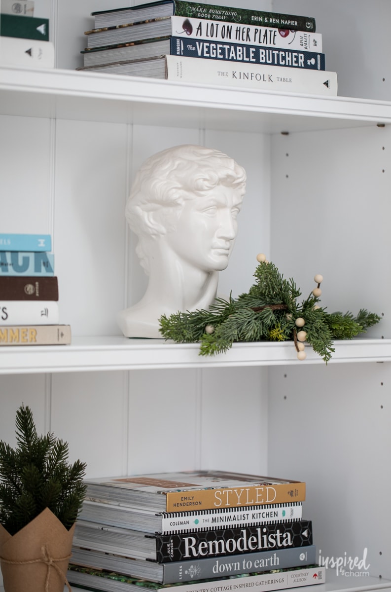 Living Room Christmas Mantel Decor #livingroom #mantel #christmas #fireplace #holiday #decor #bookshelf #bookcase #garland