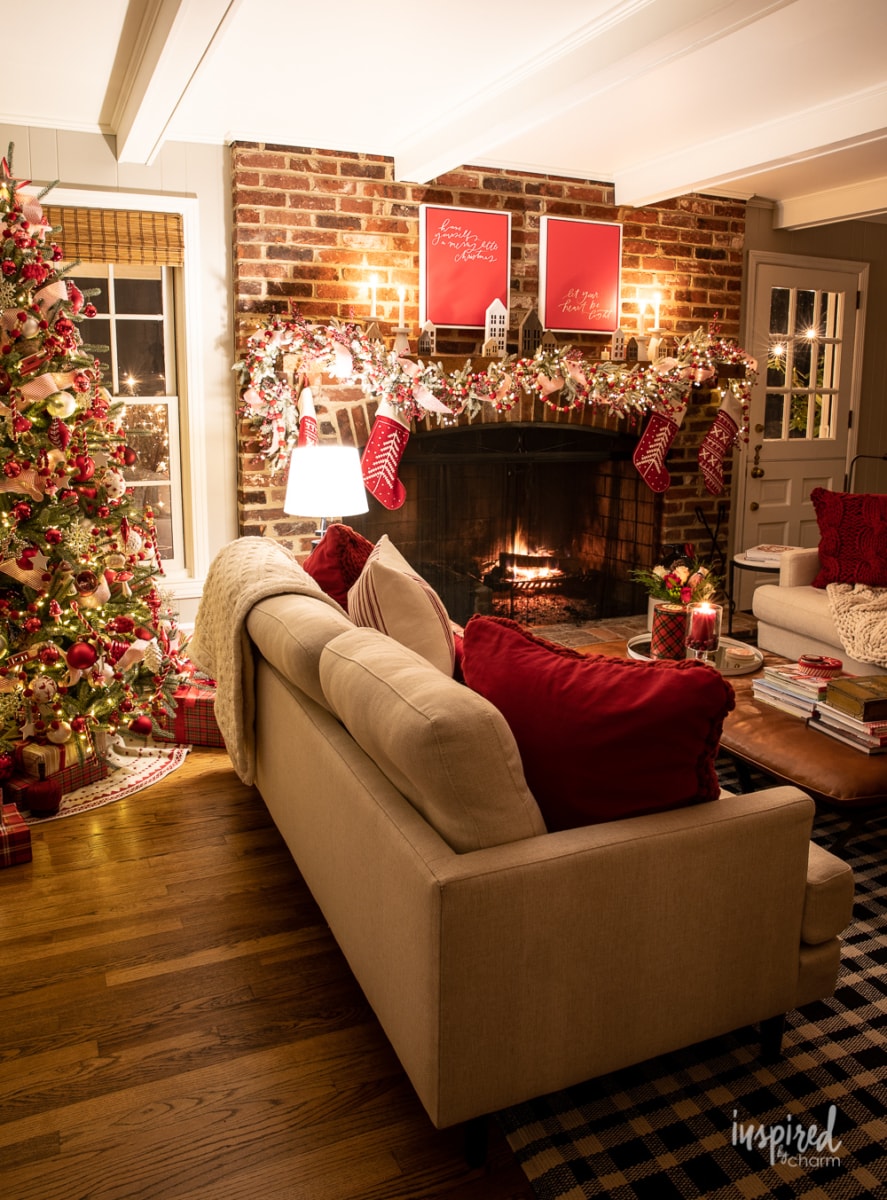 Christmas Nights at Bayberry House #christmas #decor #christmaslights #lights #holiday #decorating #ideas #home #hometour
