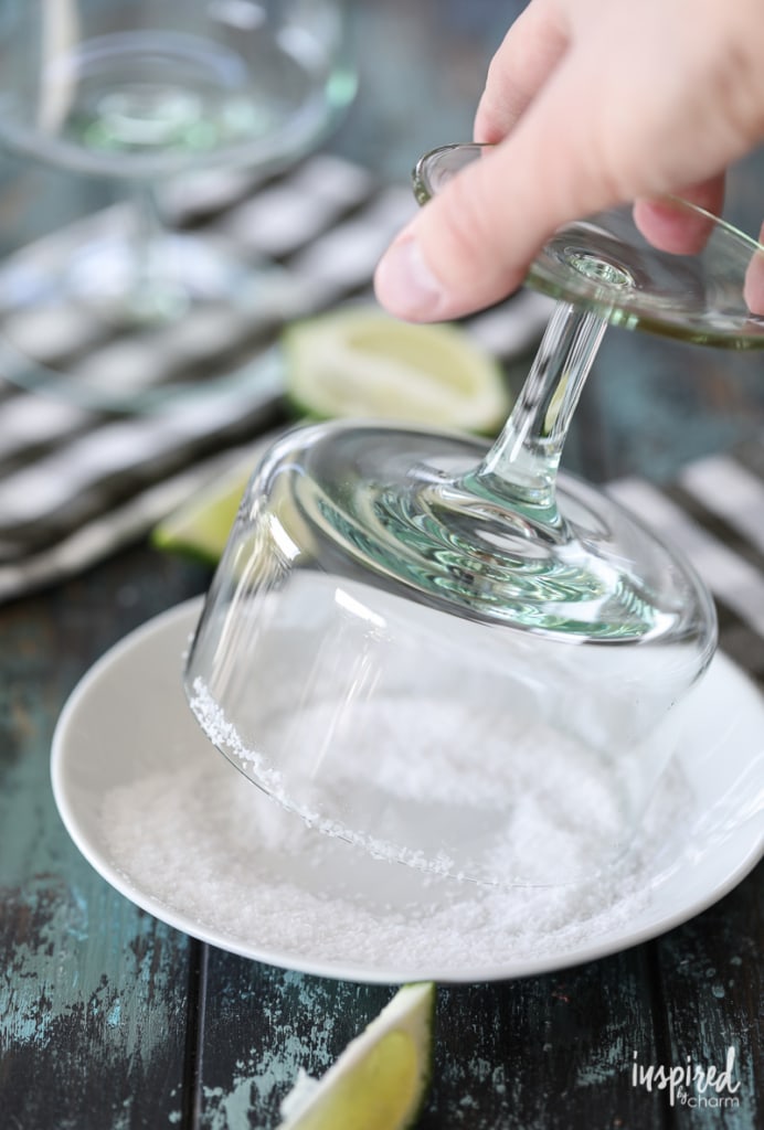 Need a delicious and easy summer cocktail? Try these Raspberry Strawberry Margaritas! #raspberry #strawberry #margaritas #cocktail