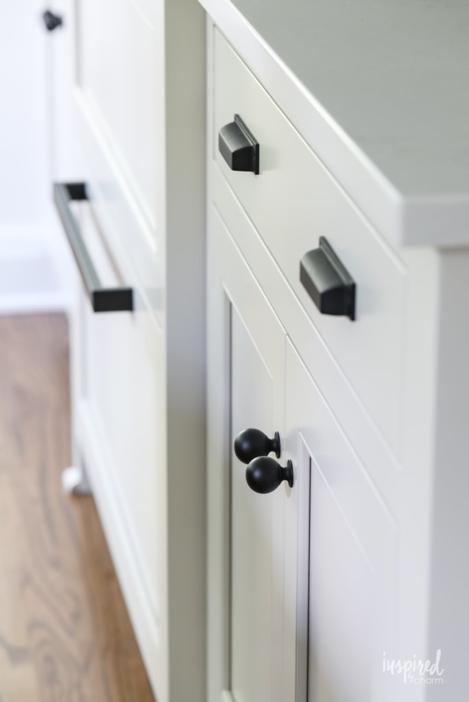 Bayberry Kitchen Remodel Reveal - Kitchen Makeover Kitchen Design #kitchen #makeover #remodel #traditional #modern #country #design #decorating