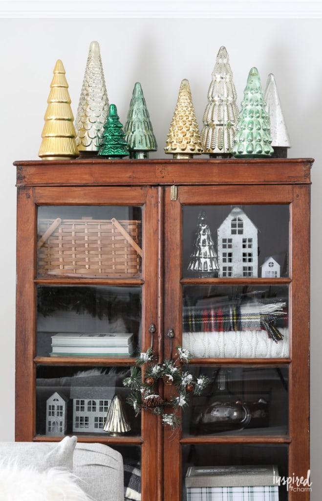 Christmas at Bayberry House - Holiday Home Tour with color Christmas Decoration ideas. #christmas #holiday #home #decor #decorations #christmastree