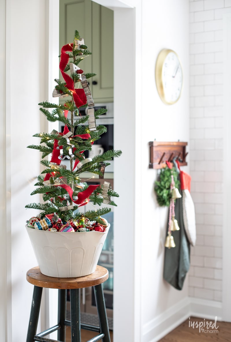 Festive Christmas Kitchen Decor Ideas #christmas #kitchen #decor #decorating #ideas #holiday