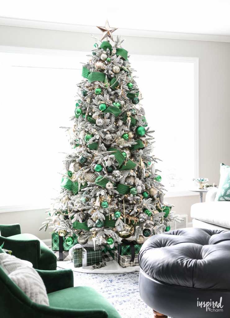 Christmas at Bayberry House - Holiday Home Tour with color Christmas Decoration ideas. #christmas #holiday #home #decor #decorations #christmastree