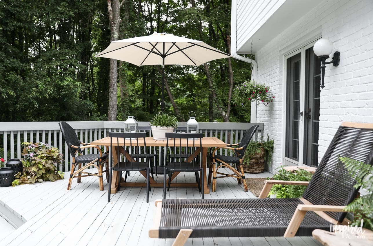 Modern Country Colonial Deck Styling tips and inspiration. #outdoor #deck #decor #styling #modern #country #colonial