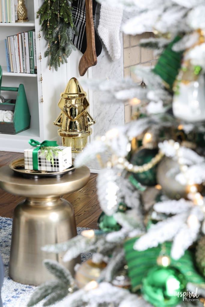 Christmas at Bayberry House - Holiday Home Tour with color Christmas Decoration ideas. #christmas #holiday #home #decor #decorations #christmastree