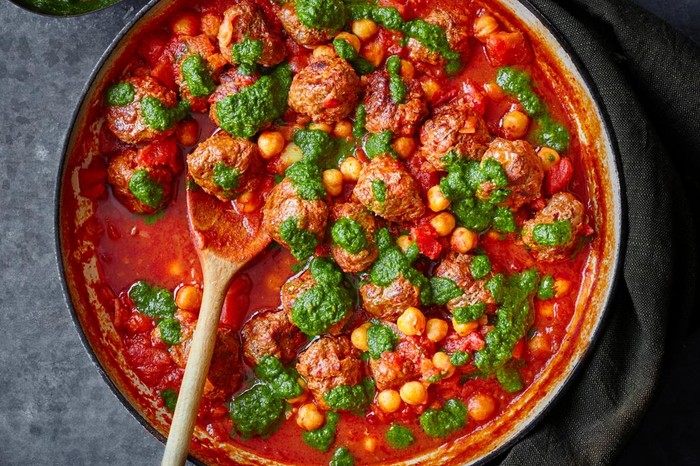 Meatball stew with coriander chutney