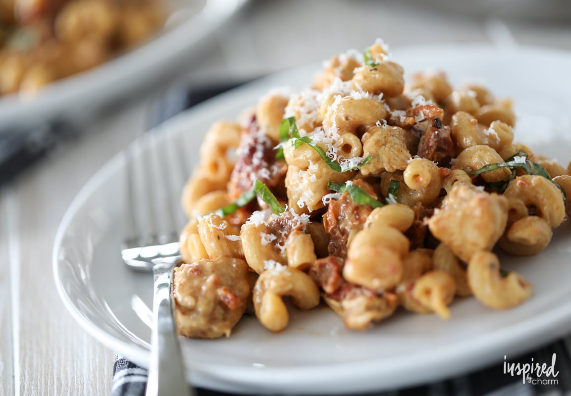 This One-Pan Chicken Sun-Dried Tomato Parmesan Pasta is a delicious and easy 30 minute dinner recipe.