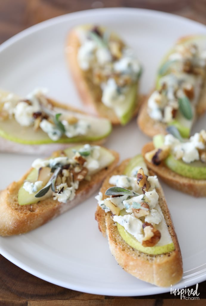 This Blue Cheese, Pear, and Honey Crostini make a flavorful and easy appetizer. #appetizer #crostini #bluecheese #pear #honey #recipe