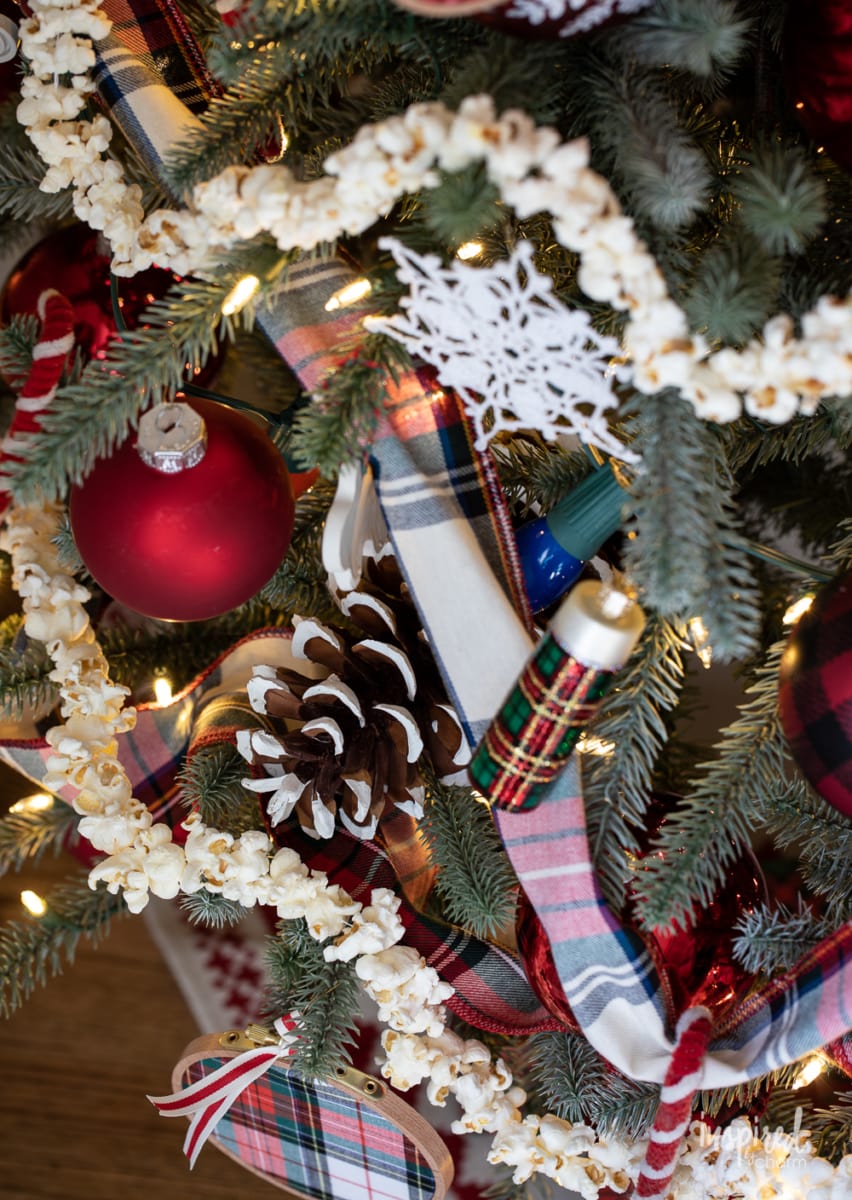 popcorn garland strung on a decorated christmas tree. 