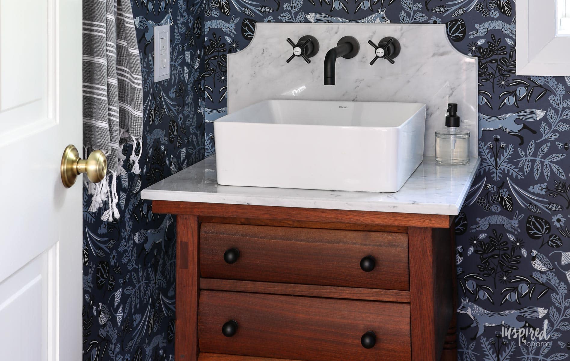Powder Room Remodel Reveal #powderroom #bathroom #remodel #makeover #modern #country