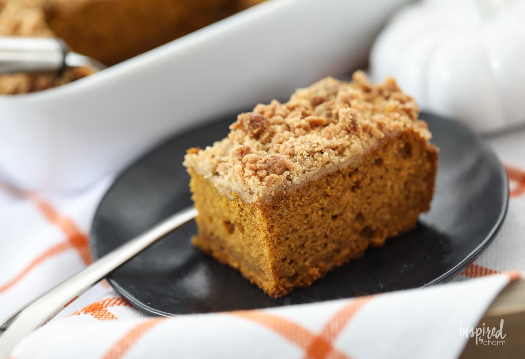 This Pumpkin Cake with Crumb Topping is a delicious and easy fall dessert recipe. #pumpkin #cake #crumb #topping #fallbaking #dessert #recipe