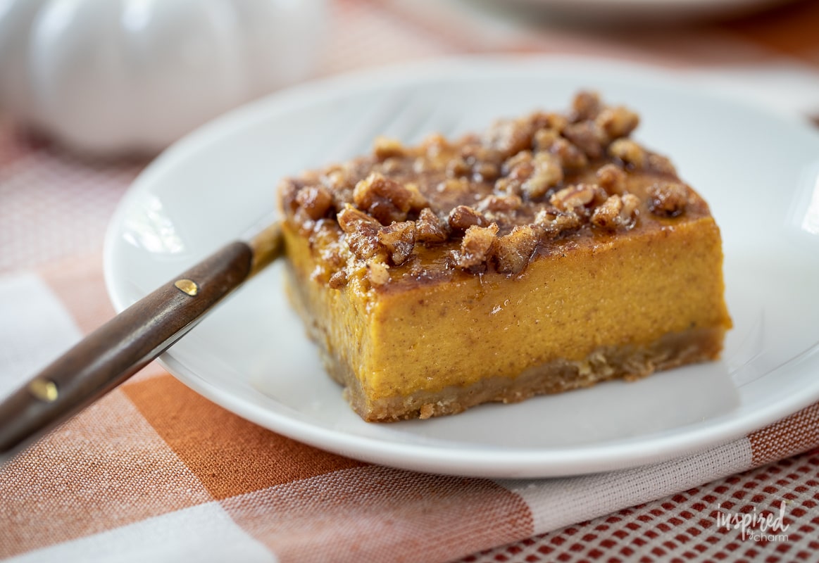 Pumpkin Pie Bars - Delicious Fall Dessert Recipe #pumpkinpie #pumpkin #fall #fallbaking #dessert #recipe