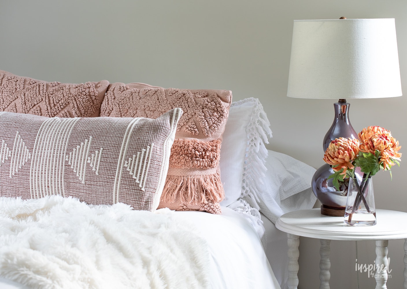 Queen Guest Bedroom: The Before #bedroom #guestbedroom #before #makeover #decor #wallpaper