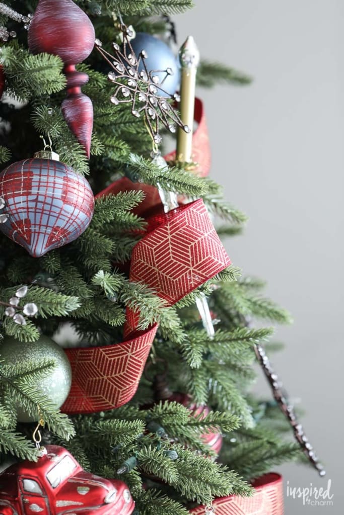 How to Add Ribbon to your Christmas Tree #ribbon #christmas #tree #decor #decorating #tree