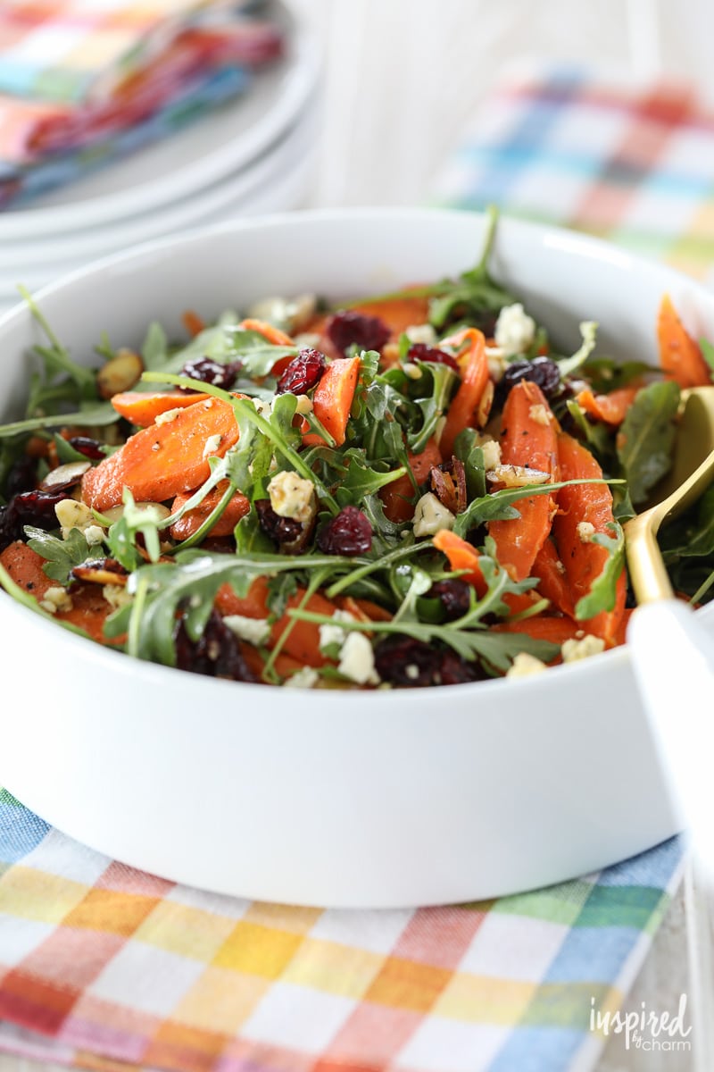 This Roasted Carrot Salad is a delicious and #easy #salad #recipe for #spring and #summer. 