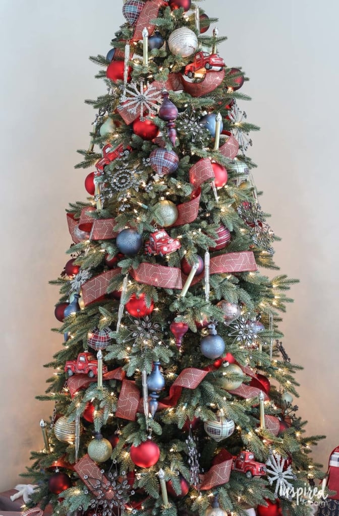 rustic decor on a Christmas tree