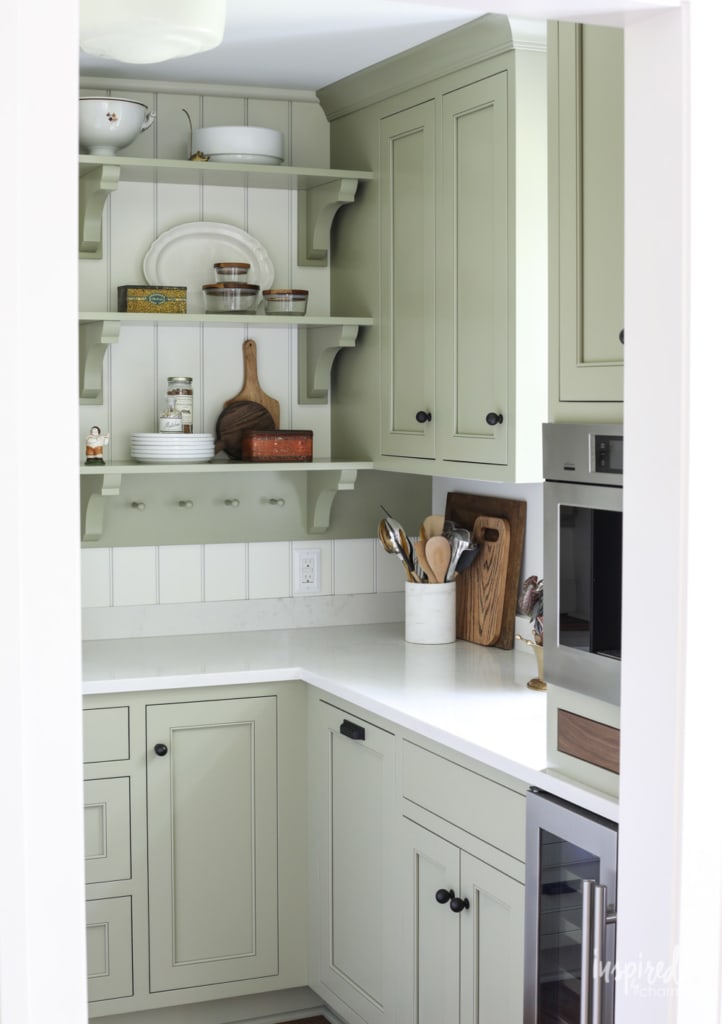 Bayberry Kitchen Remodel Reveal - Kitchen Makeover Kitchen Design #kitchen #makeover #remodel #traditional #modern #country #design #decorating