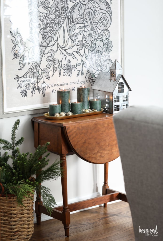 Christmas at Bayberry House - Holiday Home Tour with color Christmas Decoration ideas. #christmas #holiday #home #decor #decorations #christmastree