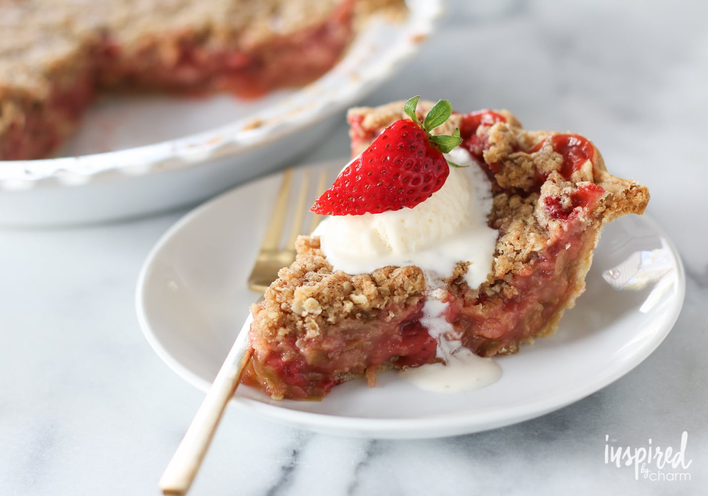 Strawberry Rhubarb Crumble Pie