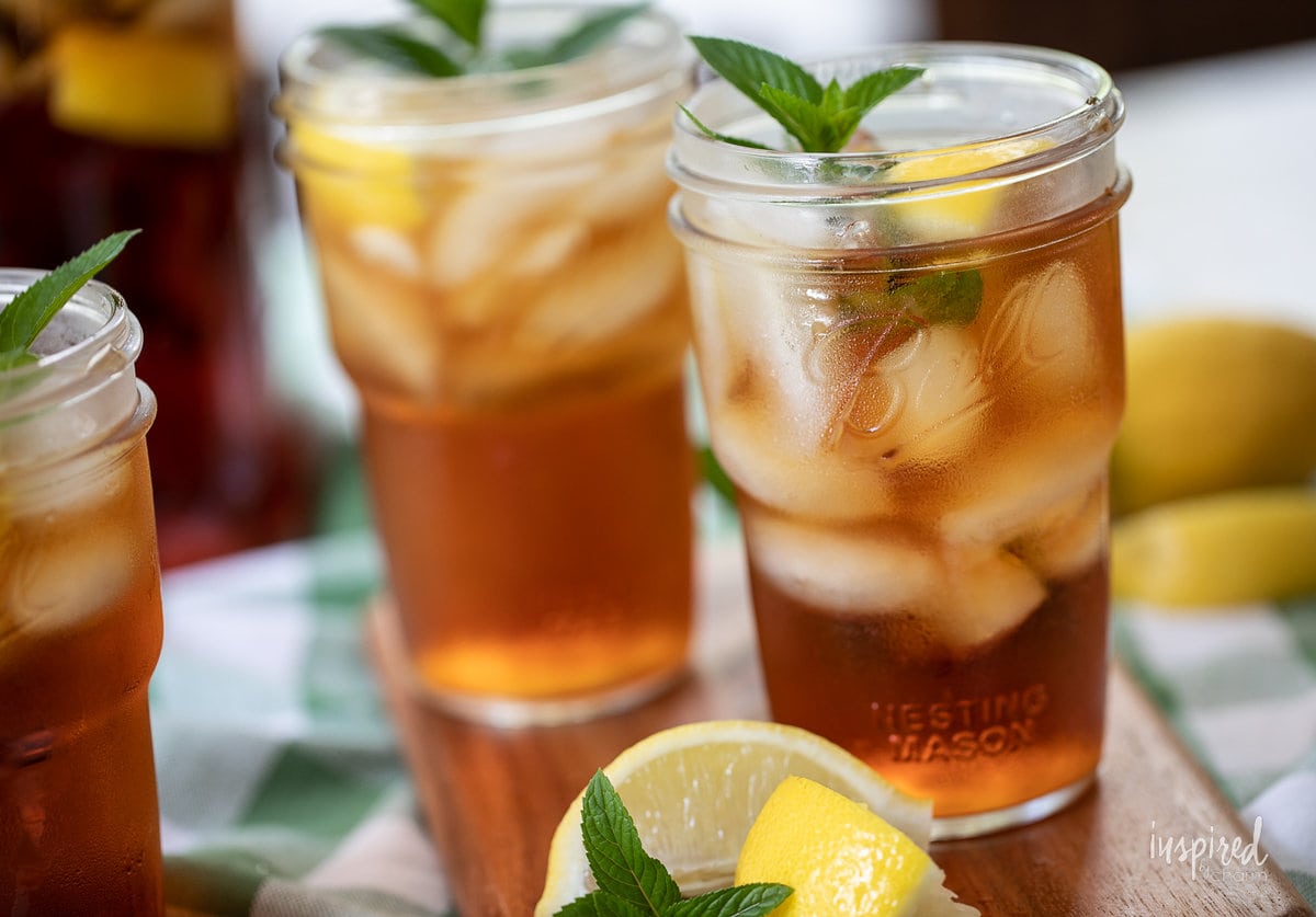 Sweet Tea Mint Juleps in glasses.