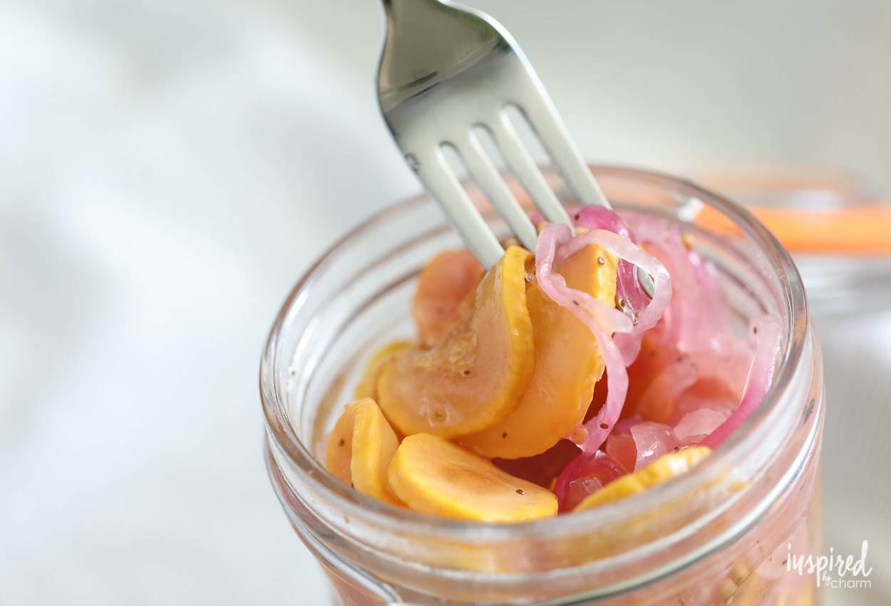 These Sweet Yellow Squash Pickles are a mouth-watering summer snack. #recipe #pickled #squash #yellowsquash #summer