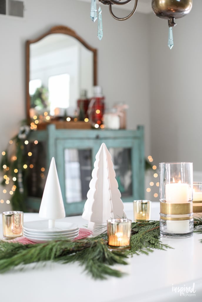 Christmas at Bayberry House - Holiday Home Tour with color Christmas Decoration ideas. #christmas #holiday #home #decor #decorations #christmastree