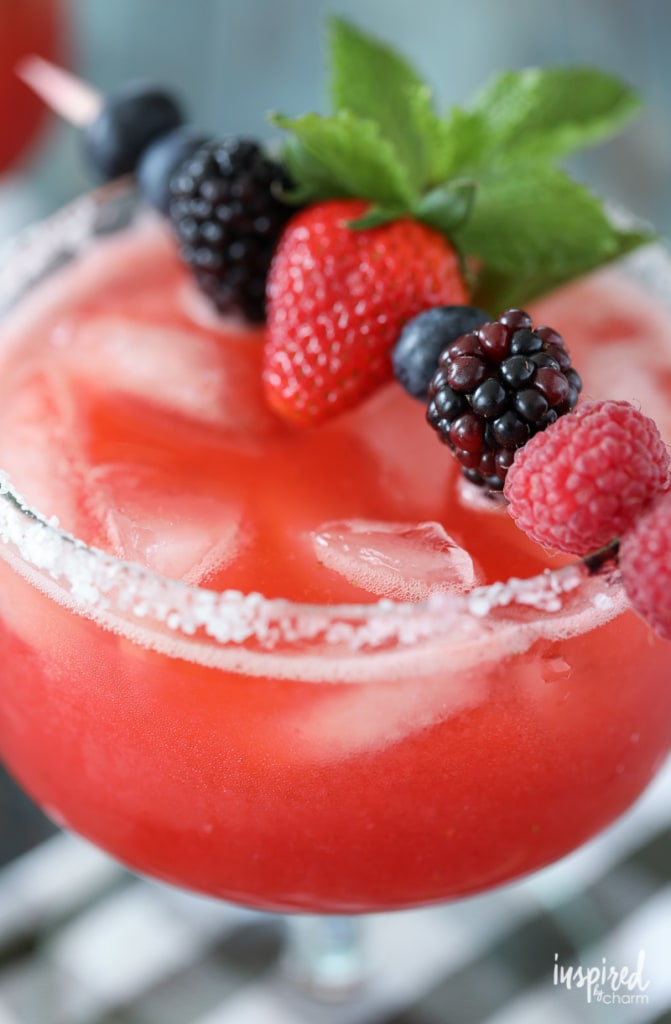 Need a delicious and easy summer cocktail? Try these Raspberry Strawberry Margaritas! #raspberry #strawberry #margaritas #cocktail