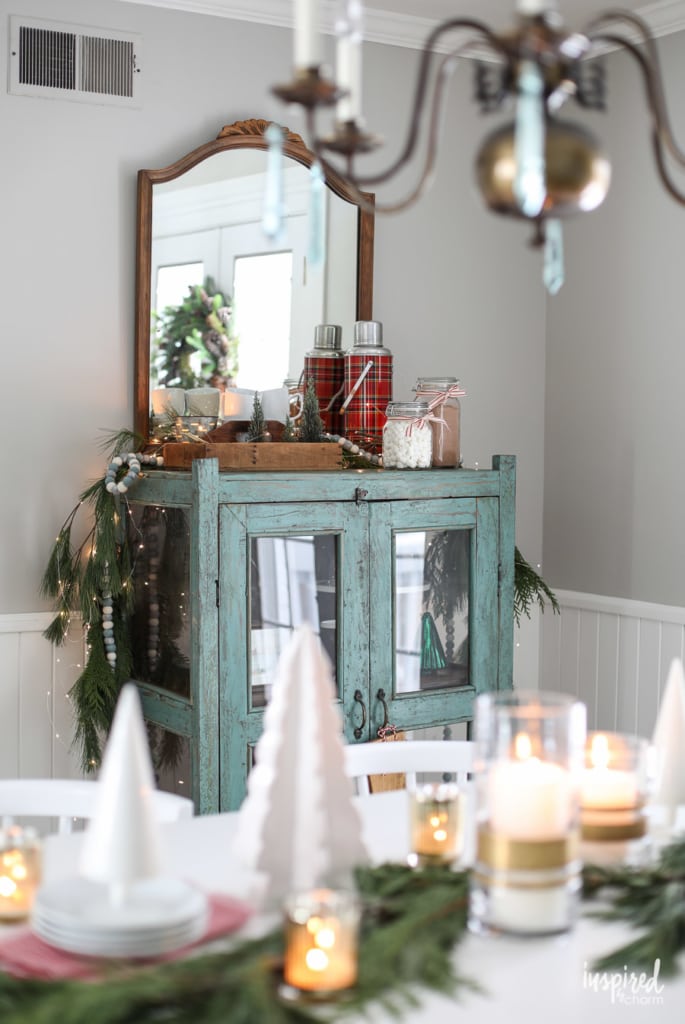 Christmas at Bayberry House - Holiday Home Tour with color Christmas Decoration ideas. #christmas #holiday #home #decor #decorations #christmastree