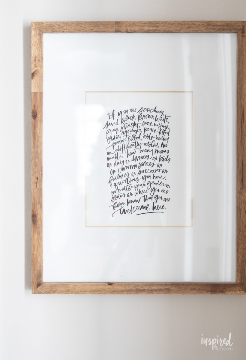 My Entryway Christmas Decor #entryway #christmas #decor #decorating #holiday #entrywaydecor #christmasdecor #stocking #garland 